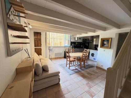 Η κουζίνα ή μικρή κουζίνα στο Appartement Aixois de caractère Place des 4 Dauphins