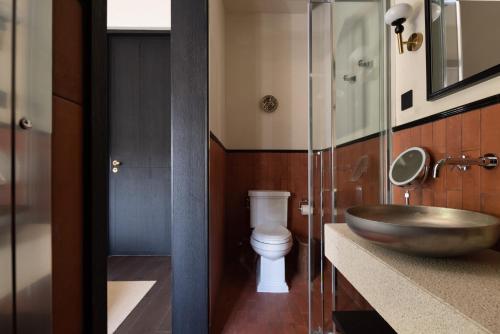 a bathroom with a sink and a toilet at 巷里栖墅民宿 in Quanzhou