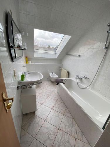 Bilik mandi di Ferienhaus Lemmerquartier