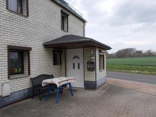 a building with a picnic table in front of it at Muldentaler in Leisnig