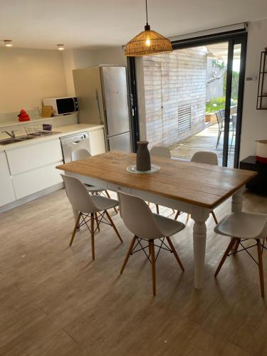 Kuchyň nebo kuchyňský kout v ubytování Corse du Sud Villa les pieds dans l'eau !