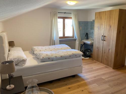 Postel nebo postele na pokoji v ubytování Ferienwohnung Heilingbrunner