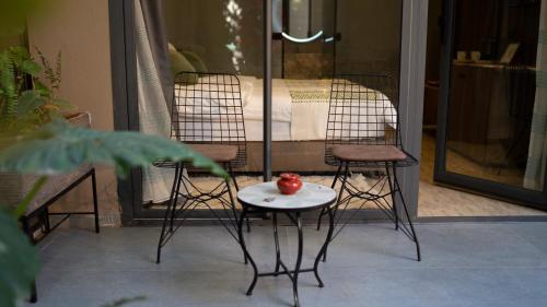 a table and two chairs with a red bowl on it at Penthouse-fes in Fès