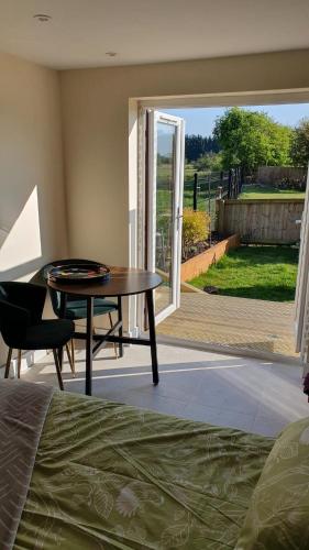 Κήπος έξω από το Country Guest House With Hot Tub