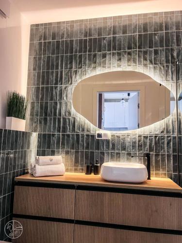 a bathroom with a sink and a mirror at Apartament na wydmie - Perłowa Przystań in Sianozety