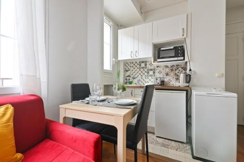Heart of Paris Studio-2P Invalides Free Netflix