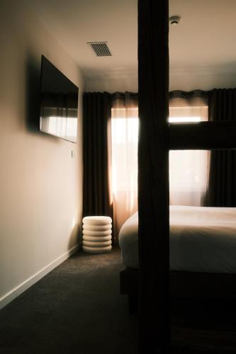 a hotel room with a bed and a window at Hotel Restaurant des Vosges in Birkenwald