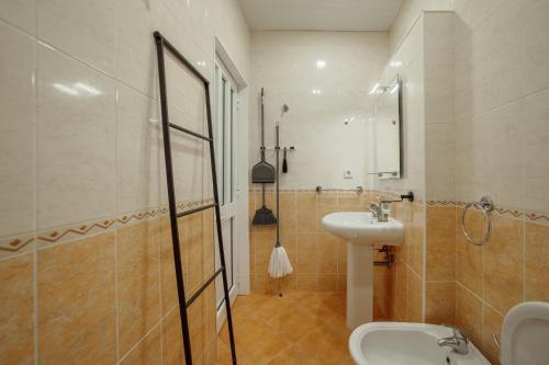 City Center Comfort Apartment by Vacationy