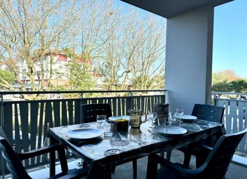 Balkón nebo terasa v ubytování Agréable appartement au centre de La Teste