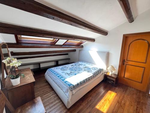 a bedroom with a bed and a wooden floor at Attic Lagoon View in Lido