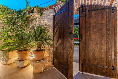 Roman style stone Villa Lux Solis