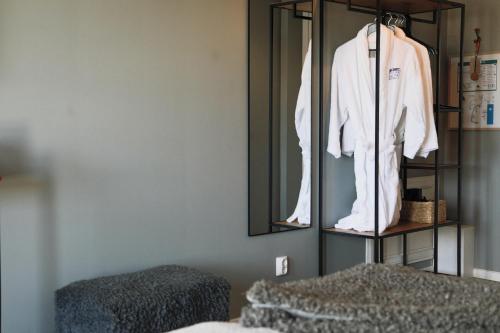 Postel nebo postele na pokoji v ubytování Valleviken Hotell