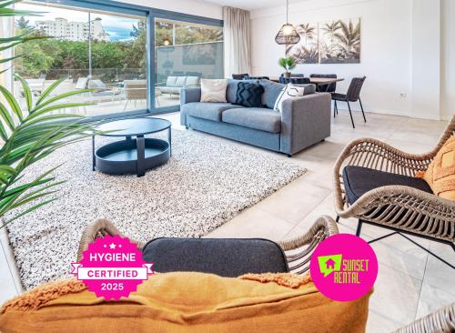 Bright 2-bedroom apartment with a terrace and pool