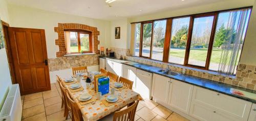 Fotografie z fotogalerie ubytování The Victorian Barn, Self-Catering Holidays with Pool and Hot Tubs, Dorset v destinaci Woolland
