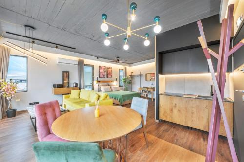 ÉOS Luxury Loft by Edrano 8essentially