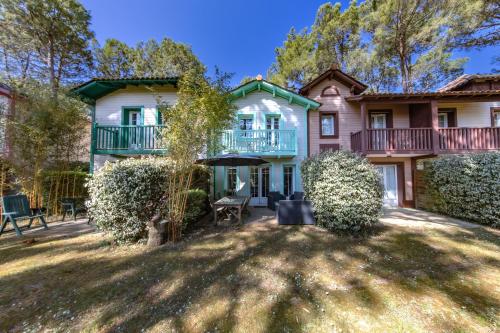 Un Nid Dans La Pinède - Lacanau