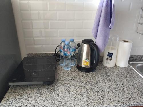 Køkken eller tekøkken på Lovely Mai Khao studio room