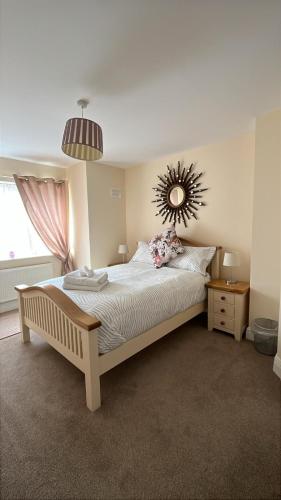 Postel nebo postele na pokoji v ubytování Lough Rynn Self Catering
