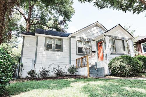 a white house with a red door at Elmwood Park Retreat Renovated 3 Bed 2 Bath DT in Columbia