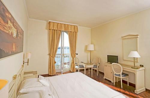Postel nebo postele na pokoji v ubytování Hotel Savoy Palace