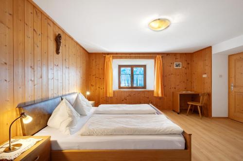 Postel nebo postele na pokoji v ubytování Wegscheiderhof