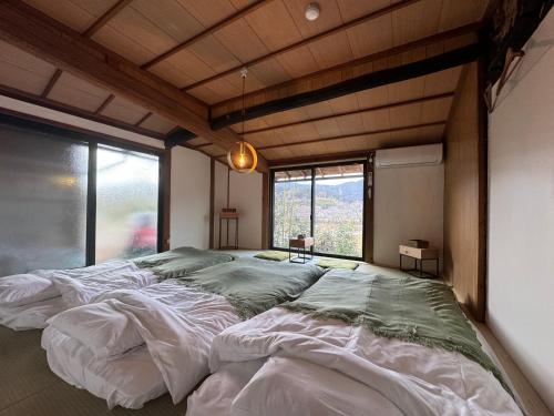 a large bed in a room with a large window at Osugi-ya 大杉屋 in Wazuka