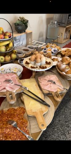 Makanan di atau berdekatan hotel