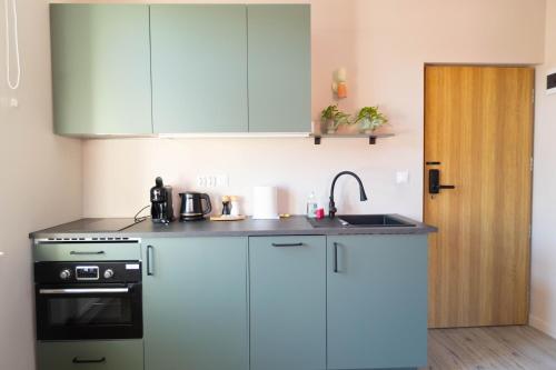 Kuchyň nebo kuchyňský kout v ubytování Apartamenty Rynek 12