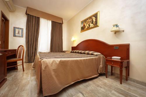 Una cama o camas en una habitación de Hotel Rimini