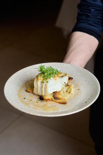 ホテルの敷地内または近くでの食事または食べ物