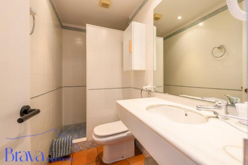 Et badeværelse på Casa Llúcia - Check-out 1 pm I 3' playa I planta baja I céntrico I equipado