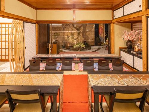 a room with a long table and chairs at SAKURA inn 白米 in Fujiyoshida