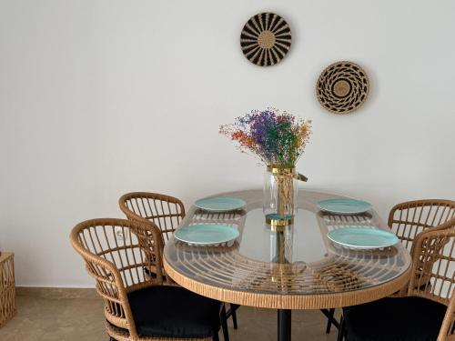 Foto dalla galleria di Fronte Mare Suite - Sea Front Luxury Suite With Private Beach Patio a Benitses