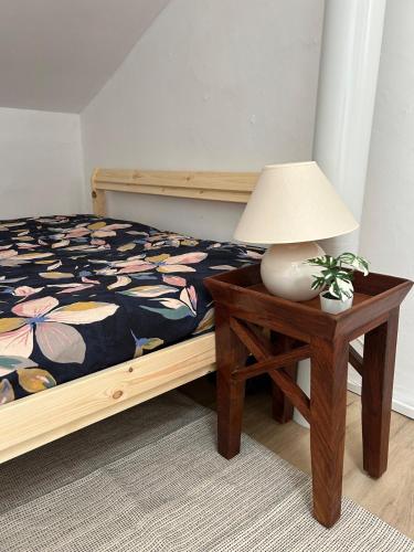 a bedroom with a bed with a lamp on a table at Studio 50m de la mer in Menton