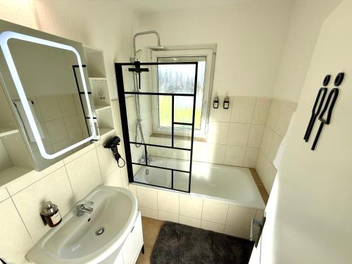 Koupelna v ubytování Löwen Apartments Ferienwohnung Wolfenbüttel