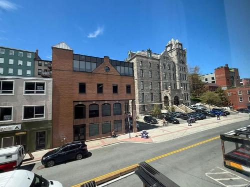 Φωτογραφία από το άλμπουμ του King Room at The Franklin Hotel on Water Street σε St. John's