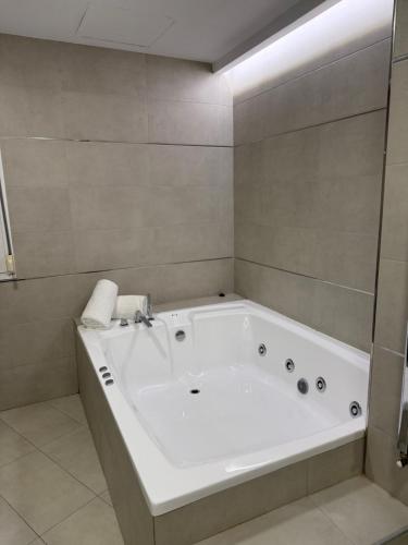 Ένα μπάνιο στο Hotel Nuevo Palas