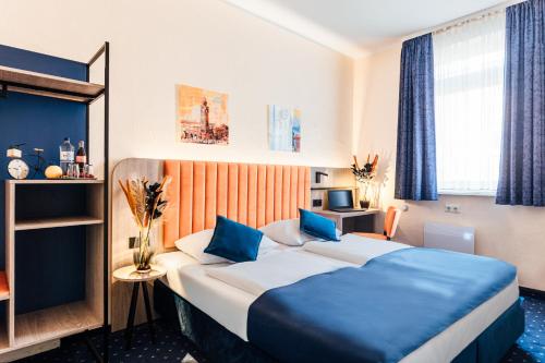 Postel nebo postele na pokoji v ubytování Hotel Commerz Hamburg