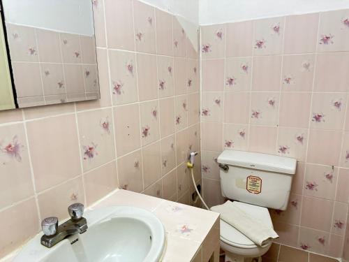 a bathroom with a sink and a toilet at Collection O Khu Mueang near Tha Phae Gate formerly Lai Thai Guesthouse in Chiang Mai