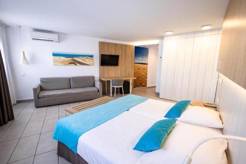 Ένα ή περισσότερα κρεβάτια σε δωμάτιο στο Servatur Playa Bonita