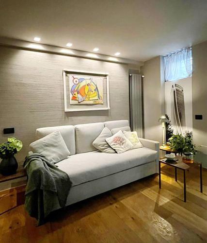 Luxury Art & Chromotherapy Apartment Downtown - FREE PARKING