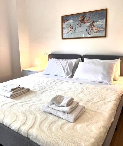 Elegant Two-Bedroom Apartment in the Heart of Porta Romana, 2 Minutes from the Metro, with Easy Access to QC Terme and the Duomo