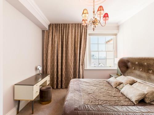 Posezení v ubytování Luxury 2Bed In The Heart Of Leamington w Parking Pass the Keys