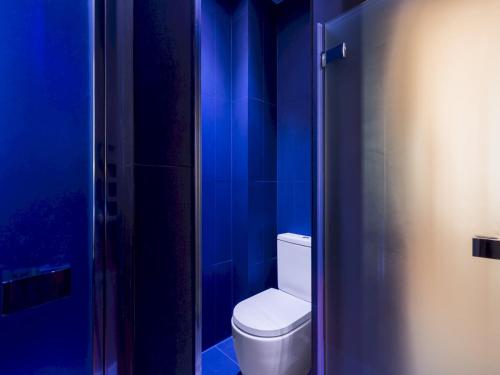 Koupelna v ubytování Luxury 2Bed In The Heart Of Leamington w Parking Pass the Keys