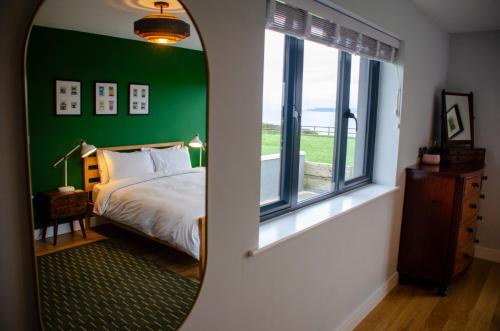 En eller flere senge i et værelse på Cancleave - Cornish Clifftop Luxury