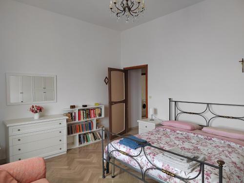 a bedroom with a bed and a dresser at B&B La Finestra Sul Mare in Ripatransone