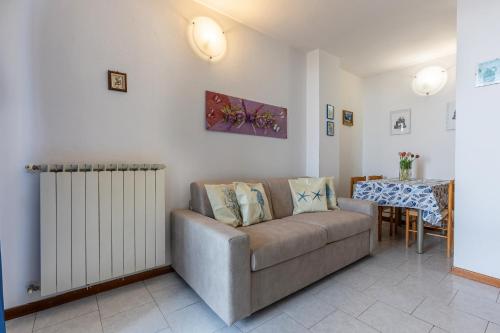 Posezení v ubytování GuestHost - Comfortable Apartment with Sea View