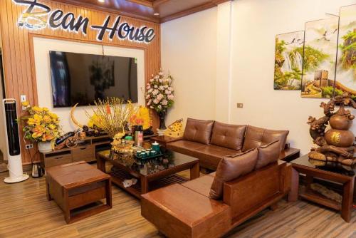 a living room with a couch and a table at Bean Villa Tam Đảo in Tam Ðảo