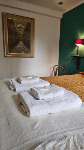 a group of towels sitting on a bed at Casa Eike in El Calafate