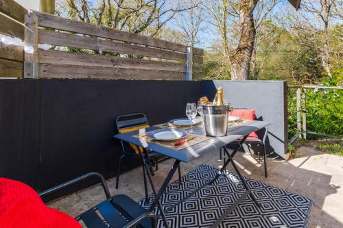 Photo de la galerie de l'établissement Appartement - Terrasse 8m - La Baule - Parking Gratuit - Wifi - Cuisine - Calme, à Pornichet